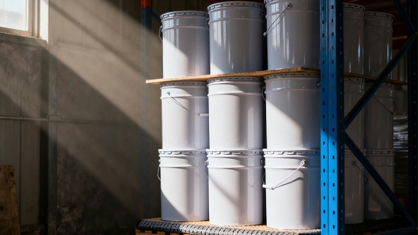 兴国水性工业漆户外或高温高湿场景能用吗？怎么选才耐用？